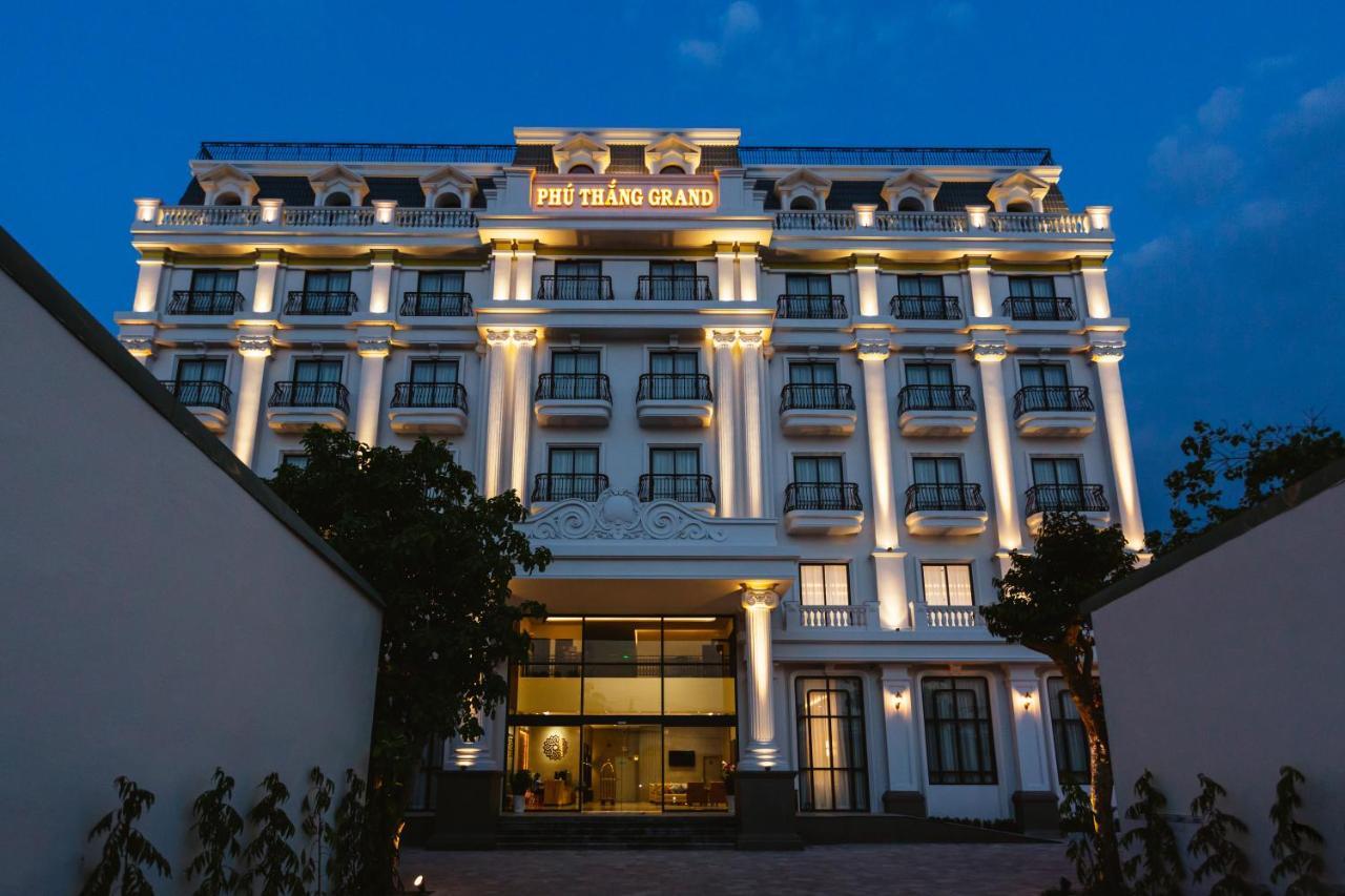 Phu Thang Grand Hotel Duc Hoa Eksteriør billede