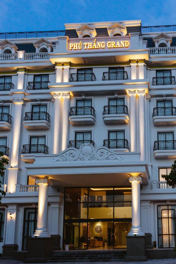 Phu Thang Grand Hotel Duc Hoa Eksteriør billede