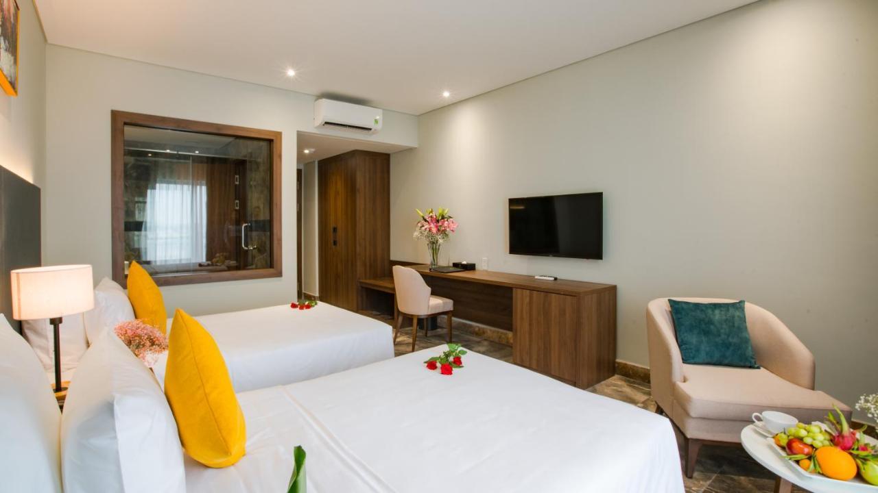 Phu Thang Grand Hotel Duc Hoa Eksteriør billede